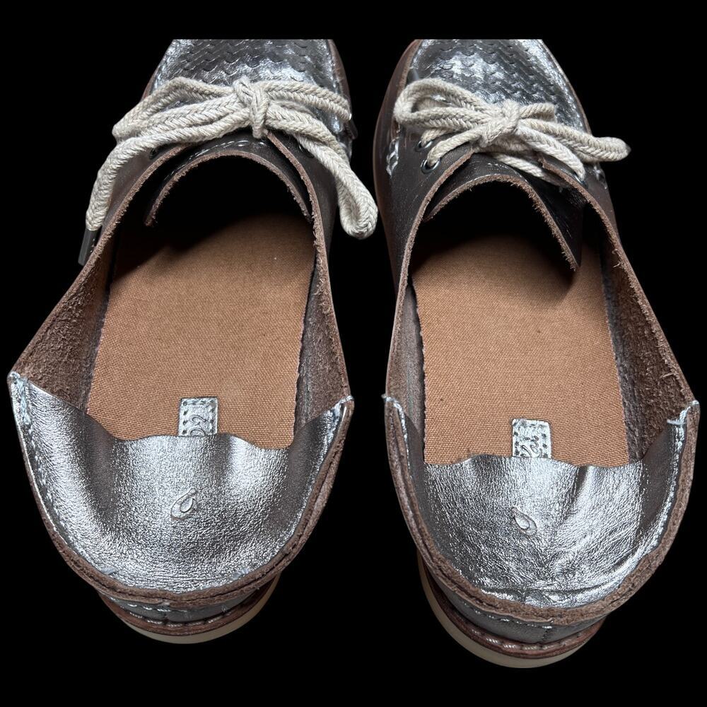 OLUKAI Moku Perf Women's Sz 7 Leather Slip On Loafer Boat Shoes Silver Metallic - Picture 5 of 16